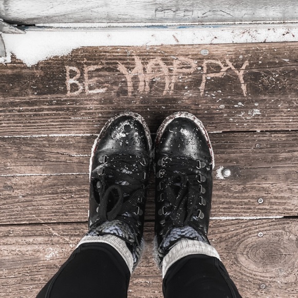 Meet your seller! Posh Ambassador II - Picture 9 of 11